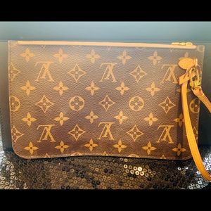 Louis Vuitton Neverfull Pochette/wristlet